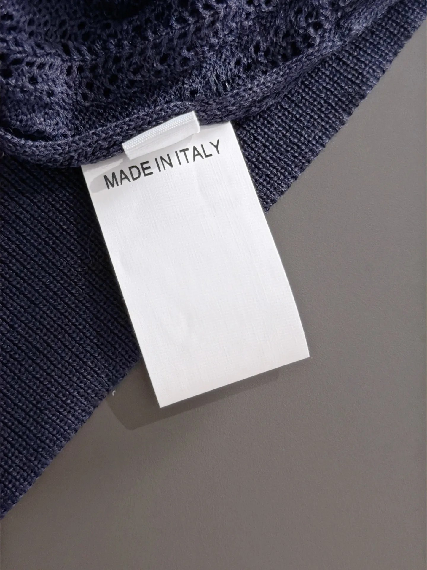 Next day shipment BC high quality-Brunello Cucineli 26ss New Arrival men's short-sleeved T-shirt. Like LP, it belongs to the same old-money style top brand. New Arrival is a top-notch brand. New Arrival Original men's casual short-sleeved. Made of combed cotton yarn knitted cotton-like fabric. Exclusive Premium custom-controlled raw materials. It feels substantial when weighed. The upper body is also more textured than ordinary T-shirts. Fashionable Versatile Hot Sale, skin-friendly and comfortable to wear, premium boutique, exquisite workmanship from Factory, great upper body, essential item for men, complete with three standards Sizes M-3XL